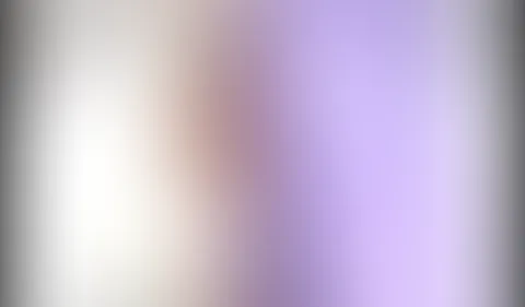 Mein neuer Liebling ist dieser riesige lilafarbene Ballon. Wie viel Spaß ich damit habe und was ich damit alles anstellen kann. Sieh doch einfach selbst…