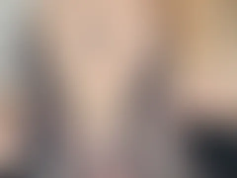 Saugnapfdildo reiten eingehüllt in heißen Nylons