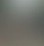 Hier ist Mira oben ohne