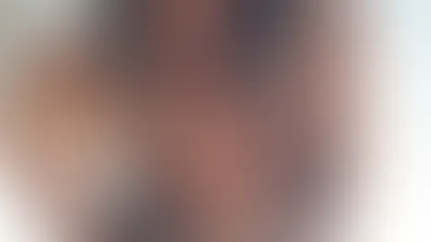 Ich zieh mich für dich langsam aus. Komm und hilf mir.🔥