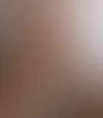 Mein Bauch ist weich, warm und echt – wie der Rest von mir. Keine Scham, nur Haut. Würdest du dich auf mir ausruhen… oder mich reiten? #bauch #weich #milf #kurven #nackt #haut #nähe
