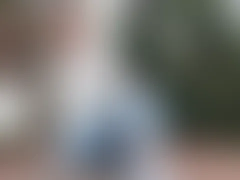 Ein kleiner Spaziergang, frische Luft und ein Moment nur für mich… 🌿 Manchmal tut es gut, einfach draußen zu sitzen, den Kopf frei zu bekommen und die Ruhe zu genießen. Aber ganz ehrlich… ein bissche
