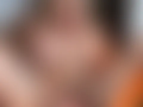 Der Dildo Steckt tief in beiden Löchern 🤤💦