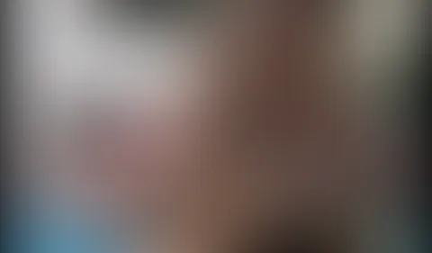 Nora ist ein echtes Curvy-Model und absolut wunderbar. Ich liebe es,wenn sie auf mir rumreitet und hüpft bis ich keine Luft mehr bekomme.