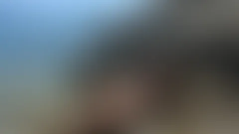 Ich liege auf den Felsen, dabei könnte ich in deiner Umarmung liegen