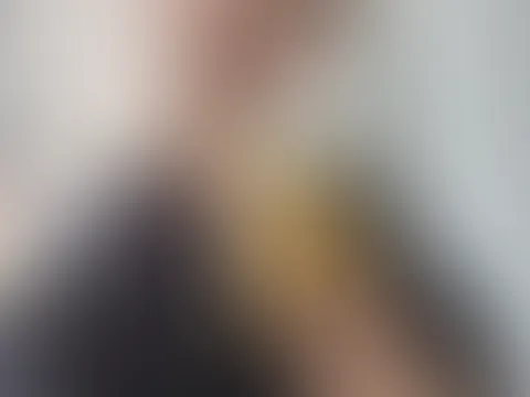 Gepiercte Zunge + Banane = purer Tease đ