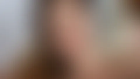 Hey süsser, bin hier in Berlin im Hotelzimmer und brauche etwas ablenkung, hast du Lust?