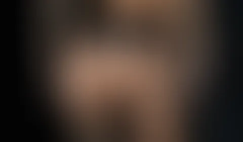 Ich bin ein bekennender Arschfetischist und liebe diese süssen, runden, knackigen Arschbacken und ganz besonders wenn sie vibrieren, wackeln, wippen, federn - was gefällt euch besonders gut? Wollt ihr