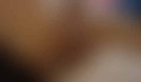 Endlich allein und alle sind aus dem Haus, ich wollte den Tag befriedigt beginnen, also nahm ich mir mein Spielzeug und begab mich zum Bett. Meine Dessous aufgeknöpft und los geht’s, ich massierte mir