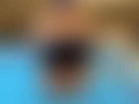 Ich liebe es, meine Brüste im Pool zu streicheln!🔞