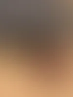 Ausgeknockt vom Leben, im Rausch der Hingabe. Erwartungshaltung oder nicht? Dein Kopf wird gef**kt. Alles wird unscharf, andere Sinne schärfen sich. Was als nächstes passiert? Wirst du nicht erfahren.