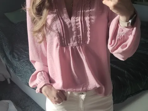 Ich zeige dir, was sich unter meinen Klamotten befindet 😏😍