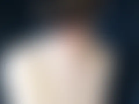 Habe gerade mein erstes Video hochgeladen! Unter der Dusche ;) schau es dir an! 😋