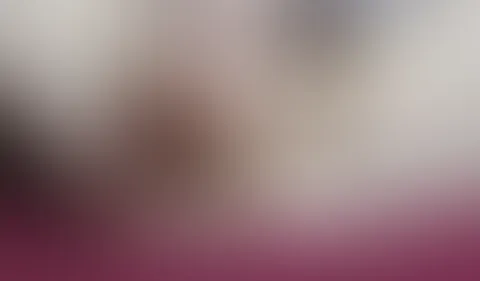 Was hab ich hier gefunden?! Oh, mein Gummidildo, den ich mir schön in die nasse P***y reinschiebe.🥵💦
