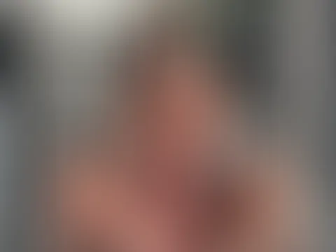 Macht dieser breitbeinig nackte Anblick etwa Lust auf mehr? 😇