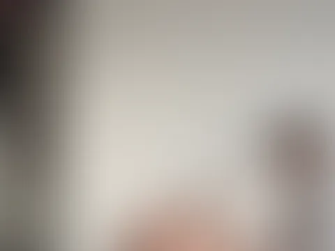Unschuldig im rosa Tanga – unter dem Kleid warte ich auf deinen S*****z! 😈💦