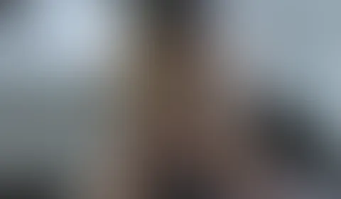 Face-Sitting und Doggy gef**kt! Du möchtest dass ich mich auf dein Gesicht lege und du mich mit Zunge f**ken musst? Dann bist du in diesem Clip genau richtig. Geile POV Aufnahmen und du bis ganz nah