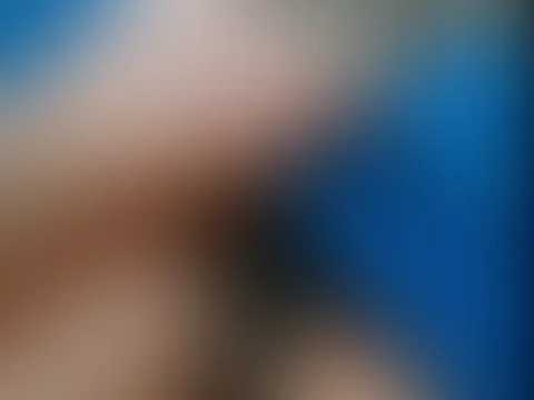 Oh f**k. Ich bin schon wieder geil. Muss mein Höschen zum 3. Mal heute wechseln. Oh f**k ich muss gef**kt werden.