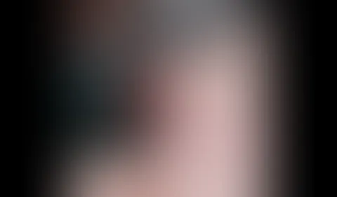 Geiler F**k mit dem Dildo nach der Live-Party. Ich war schon so richtig geil.  Ich musste mir den Dildo immer und immer wieder reinschieben in meine nasse P***y bis ich gekommen bin 💦💦🔥.