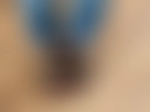 Die Füße einer Herrin erwarten deine Aufmerksamkeit.