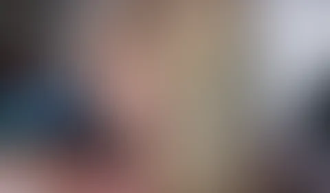 Tiefes B****n und durch Footjob abgesamt