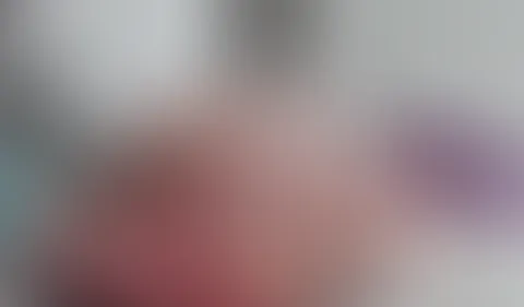 Es war ein wirklich heißer Tag aber ich hatte einfach so doll Lust auf S*x. Also überrumpelte ich ihn einfach und fing an seinen S*****z zu b****n. Ich setzte mich auf ihn und ritt bis ich völlig fe