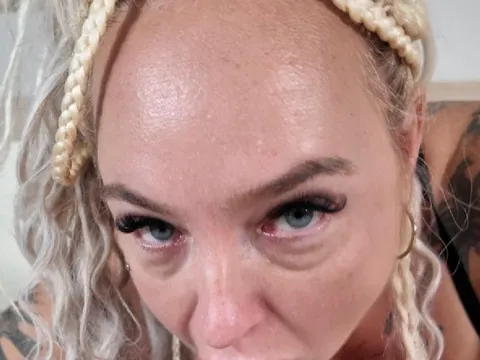 Deepthroat blowjob von vollbusiger milf Deep T****t B**w Job by busty milf