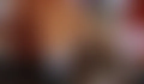 Nackt in der Küche! Hast du Lust auf einen Kaffee oder auf meine Riesentitten?