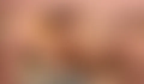 So weit gespreizt hast du meine haarige M****i noch nie gesehen!