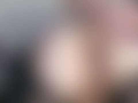 Ich weiß das du drauf stehst wenn ich meinen geilen A***h für dich spanke bis er rot wird, meine Backen für dich spreize, dir meine Löcher präsentiere und ein wenig an mir spiele😝🍑💥