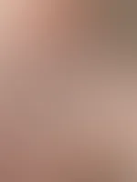 Na, schaust du mir in die Augen oder auf die Brüste? Schwierig oder, immerhin zieht einen beides so in den Bann… ;)