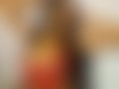 mein neues rotes geiles teil und meine braune haut passen so richtig zusammen.. wer will mehr?