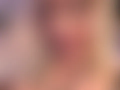 Sexy, frech, verspielt 😏🔥 mein Outfit spricht Bände 👠💋. Der Rest passiert live 🎥✨ und nur, wenn Du dabei bist 😉❤️.
