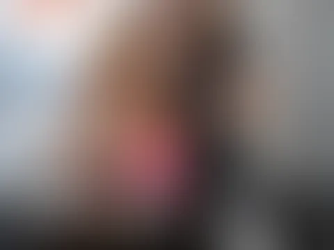Guck mal bei meiner Privat Galerie. Da bin ich mit meiner Freundin Linda und haben ein heisses Fotoshooting gemacht und auh bisschen gespielt. Willst du einen kleinen Vorgeschmack sehen? In meiner Gal