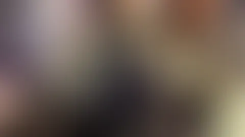 Eng anliegende Netzstrümpfe, die jeden Zentimeter meiner Beine umschmeicheln und deine ganze Aufmerksamkeit fesseln.