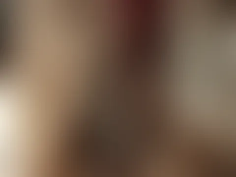 Na, wie geht’s dir, Süßer? 😈 Bei mir ist die Stimmung auf Maximum — denk schon dran, wie ich dich richtig quäle und dich noch länger warten lasse… Und bei dir? Schon steif nur von meinem Hallo? Sag’s