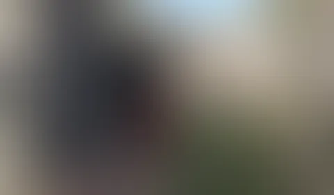 Public gesp**st mit RosellaExtrem Meine liebe Freundin Rosella war zu Besuch bei mir auf Mallorca und natürlich haben wir jede Menge heißer und feuchter Natursekt Filmchen für euch gedreht. Los geht