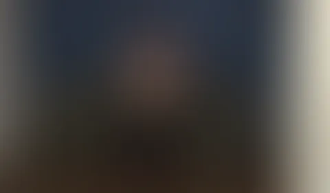 Nylons; Vibrator und Natursekt. Was braucht man mehr um so richtig geil und hemmungslos zu werden? Also mir reicht das völlig. Ich masturbiere mit meinem kleine Vibrator und lasse mich dabei völlig ge