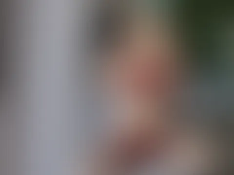Ich liege gerade horny im Bett 😏😍 wollen wir ein wenig Spaß haben?😘