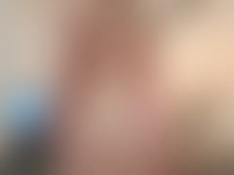 Würdest du dich freuen, wenn ich so auf deinem Sofa sitze?