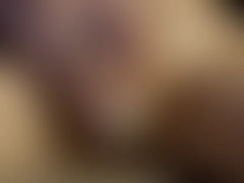 Mein Pinguin ist schon auch ein gutes Stück um die Sache etwas anzufeuchten😉 er allein bringt mich zwar nicht richtig zum kommen aber um meine f***e auf mehr vorzubereiten legen wir los🤫🤤
