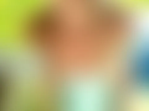 Ich lasse meine nackten Titten auf dem Steg baumeln