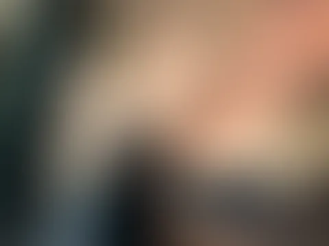Wölbt sich da etwas unter dem Latex bei meinem Objekt ? Stell dir mal vor , du liegst hier schön eingepackt im Latexanzug . Na , wie wäre das ?
