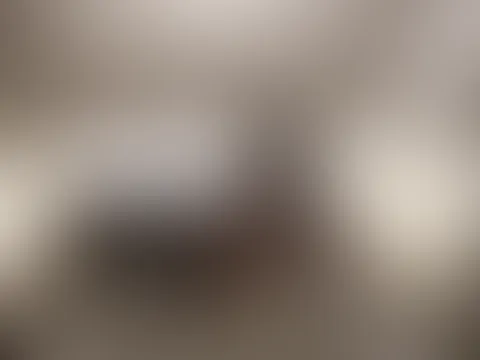 Ich bin so alleine in meinem Bett. Kommst du spielen?