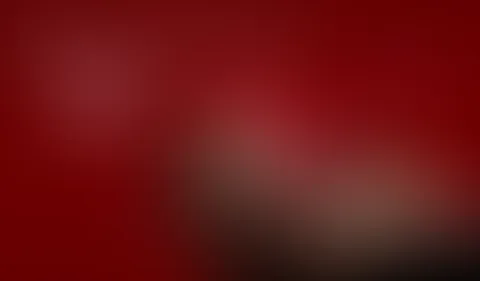Wolltest du nicht schon immer mal einen Blick in die Damenumkleide werfen und schauen wie sich dein Gym Crush noch ganz verschwitzt unter die Dusche stellt? Ich biete dir diese Möglichkeit. Heute geh