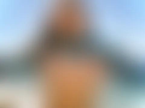 Meerjungfrauengöttin, deine Meeressirene, deine neue Religion 🌊 Meine Augen ziehen dich hinab, meine Kurven gebieten deine Hingabe Du gehörst nicht länger dem Ufer… du gehörst mir!               Merm