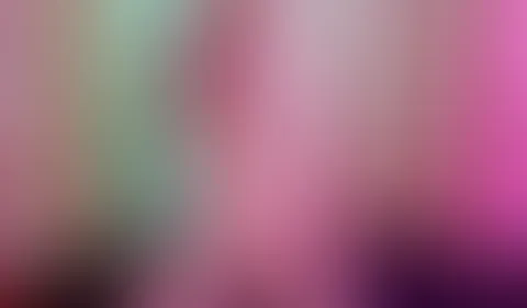 Das Bikini-Höschen ist zu klein um meinen großen S*****z zu verstecken :(