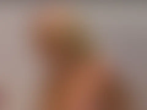 Blonde Schönheit vernascht