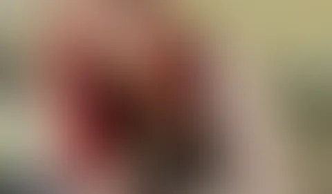 Wenn der Sonntagnachmittag am Kaffeetisch eskaliert und er nur darauf wartet mir seinen S*****z hinzuhalten. Die Sau hatte prall gefüllte Eier und spritzt mir seine ganze Spermaldung in meine F**kfres