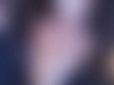 Sexy in Dessous und Strümpfe auf der Couch